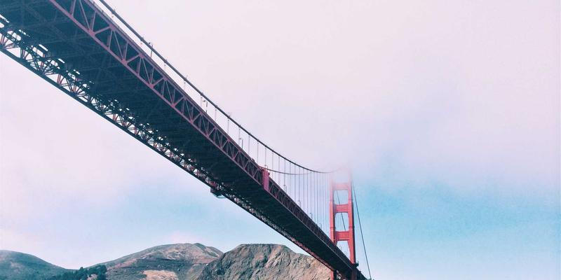 北京夜生活地图：精酿酒吧、Livehouse与深夜书店探索指南