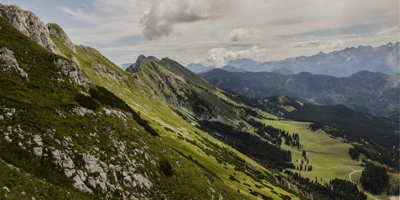 北京退休老人社区养老选择指南：公办机构排队现状与高端养老社区探访